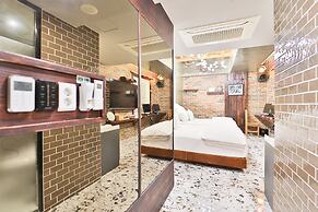 February Hotel Hwanggeum