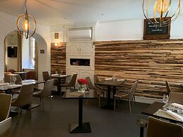 Au Cheval Blanc Hôtel et Restaurant