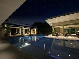 Avenue Suites Hotel