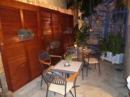 Artemis Studios & Apartments