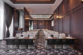 V E Hotel & Residence