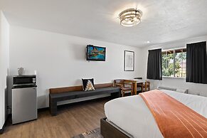 Broken Spur Inn & Steakhouse