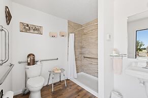 Broken Spur Inn & Steakhouse