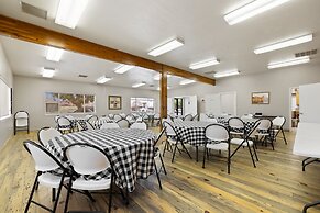 Broken Spur Inn & Steakhouse