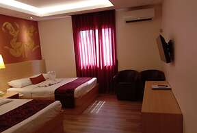 Shwe Pyi San Yar Hotel