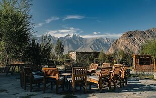 Lchang Nang Retreat - The House of Trees