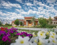 Lchang Nang Retreat - The House of Trees