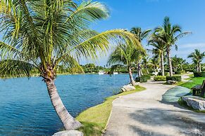 Chalong Miracle Lakeview Resort & Spa