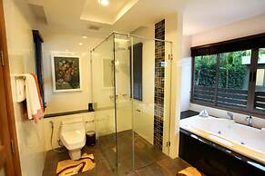 Chalong Miracle Lakeview Resort & Spa