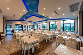 Chalong Miracle Lakeview Resort & Spa