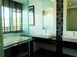 Chalong Miracle Lakeview Resort & Spa