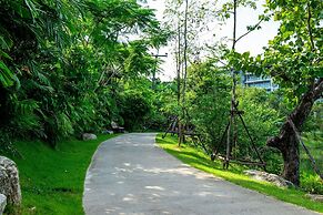 Chalong Miracle Lakeview Resort & Spa