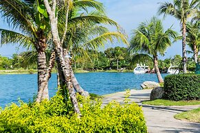 Chalong Miracle Lakeview Resort & Spa