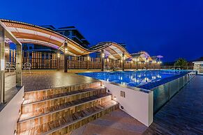 Chalong Miracle Lakeview Resort & Spa