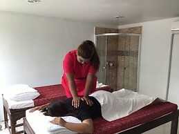 Chalong Miracle Lakeview Resort & Spa