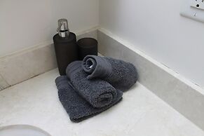 Custom Luxury Suite - By Elite Suites