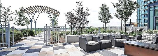 Deluxe Corner Suite - By Elite Suites