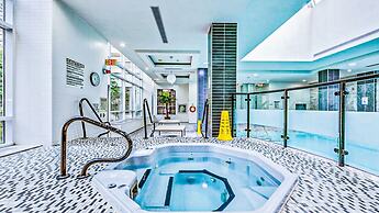 Deluxe Corner Suite - By Elite Suites