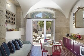 Residentas Apostolos