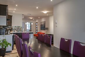 LMVR - LuxApt 3 - 7 bedrooms 2 bathrooms