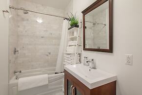 LMVR - LuxApt 3 - 7 bedrooms 2 bathrooms