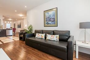 LMVR - LuxApt 3 - 7 bedrooms 2 bathrooms