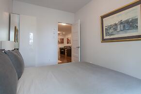 LMVR - LuxApt 3 - 7 bedrooms 2 bathrooms