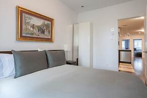 LMVR - LuxApt 3 - 7 bedrooms 2 bathrooms