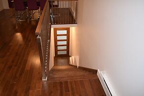 LMVR - LuxApt 3 - 7 bedrooms 2 bathrooms