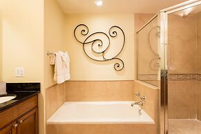 RVH 145 Centre Court Paradise