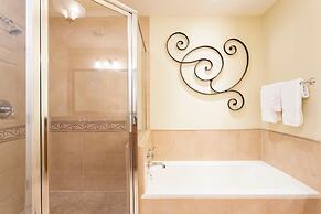 RVH 052 Relax in Centre Court