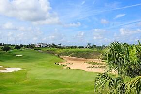 RVH 052 Relax in Centre Court