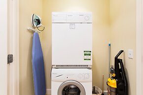 RVH 052 Relax in Centre Court