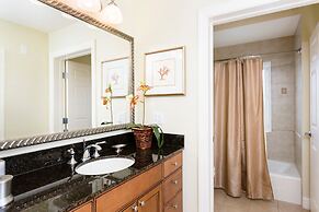 RVH 052 Relax in Centre Court