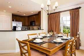 RVH 052 Relax in Centre Court