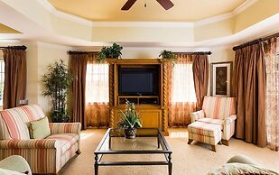 RVH 052 Relax in Centre Court