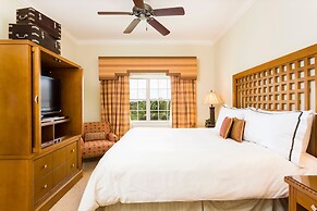 RVH 052 Relax in Centre Court