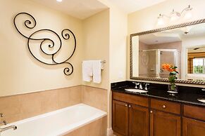 RVH 052 Relax in Centre Court