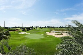 RVH 177 Centre Court Chic