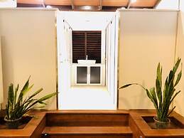 Tropic Inn - Mount Lavinia