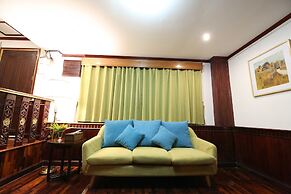 E-Outfitting Vang Thong Hotel