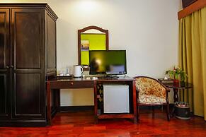 E-Outfitting Vang Thong Hotel