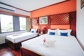 E-Outfitting Vang Thong Hotel