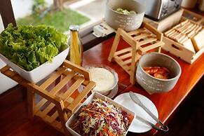 E-Outfitting Vang Thong Hotel