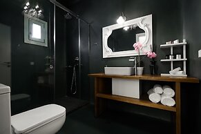 Riva Suites - Adults Only