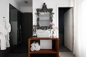 Riva Suites - Adults Only