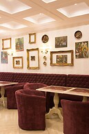 Vintage Hotel