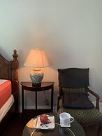 Vancouver Austin Guesthouse
