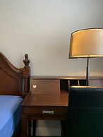 Vancouver Austin Guesthouse