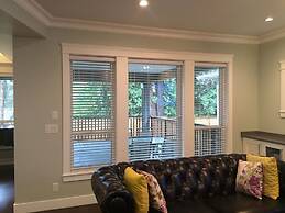 Vancouver Austin Guesthouse